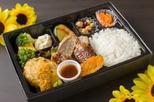 ゴルビージャックチーズバーグ&牛ハラミステーキ&生ソーセージのグリル&スパイシーBBQ　ゴールデンマスタード付き