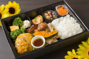 ゴルビージャックチーズバーグ&スパイシーBBQ&若鶏グリルチキン　ゴールデンマスタード 付き